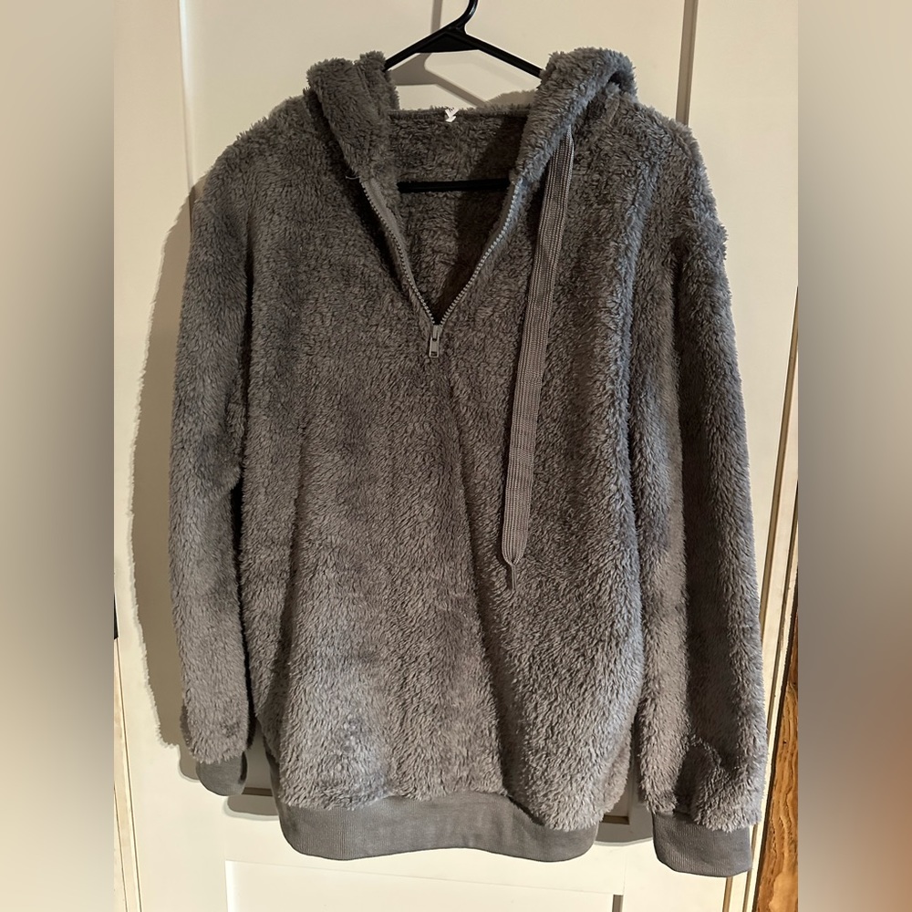 Super soft plush hoodie with pockets Sz M